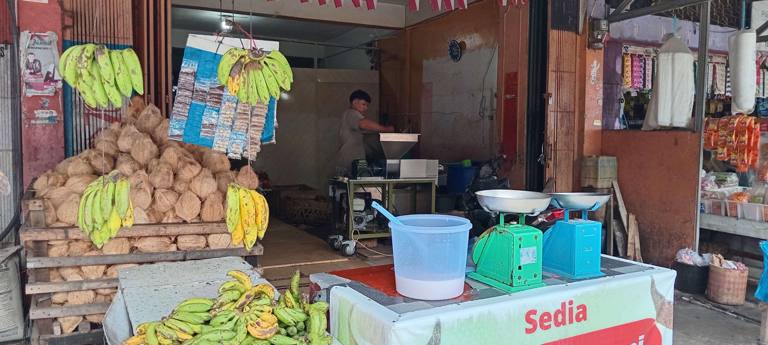 Pasokan Kelapa Menipis Harga Santan Meroket di Ramadan