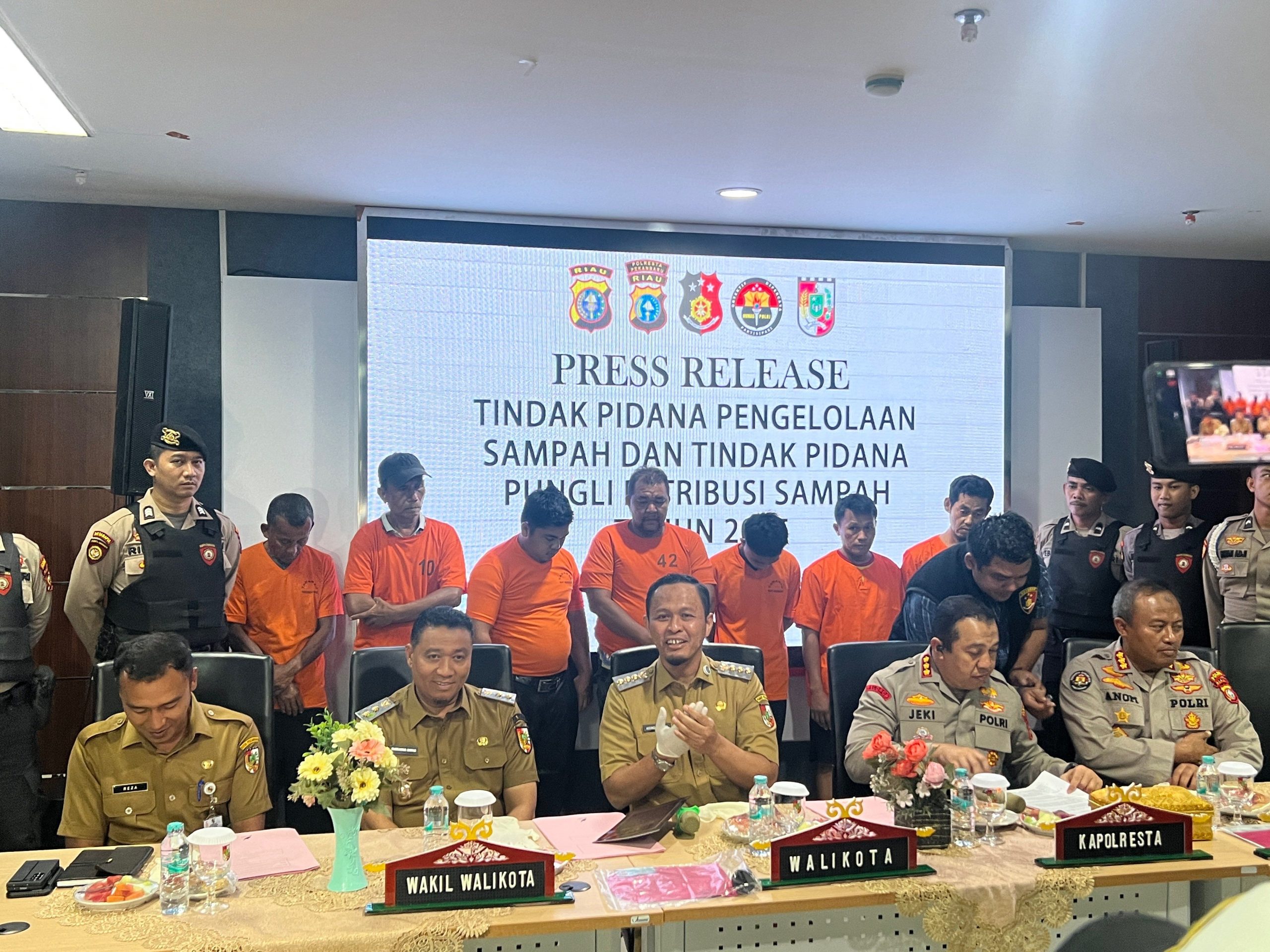 Polisi Tangkap Lima Pelaku Pengelola Sampah Ilegal