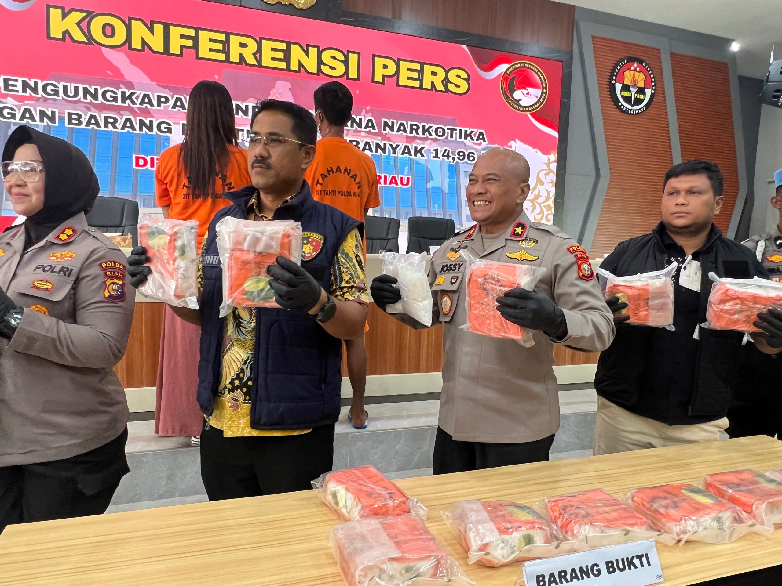 Pasangan Kekasih Ditangkap Bawa 14,96 Kilogram Sabu