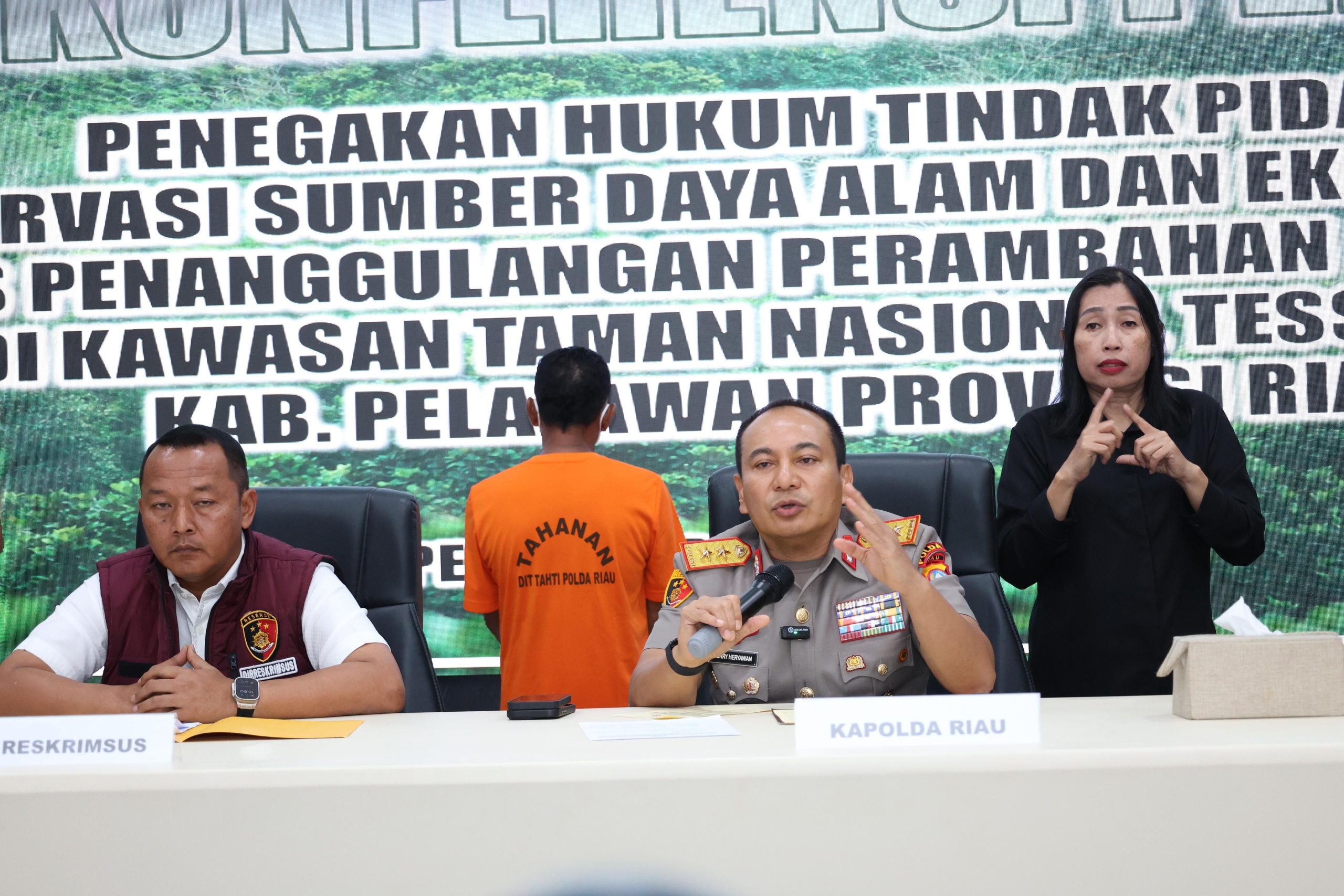 Polda Riau Tangkap Tokoh Adat Jual Hutan TNTN